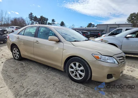 2011 Toyota Camry Base z USA, uszkodzony, nr VIN 4T4BF3EK5BR151965